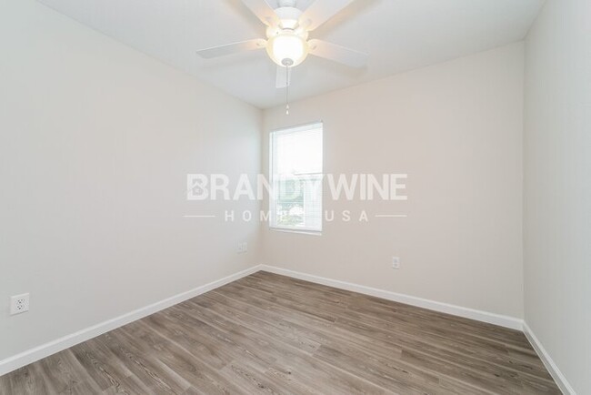 Building Photo - Apply Now 4BED 2.5BATH