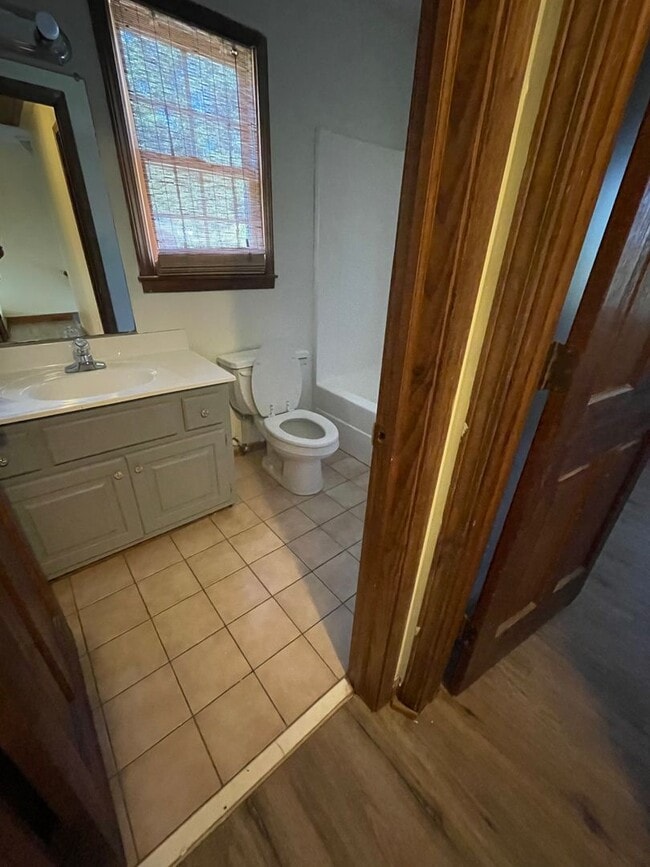 Building Photo - 3 Bedroom 2.5 Bath Townhome Located in Fou...