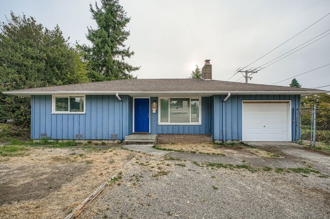 Primary Photo - Charming, Recently Updated 3 Bed West Seat...