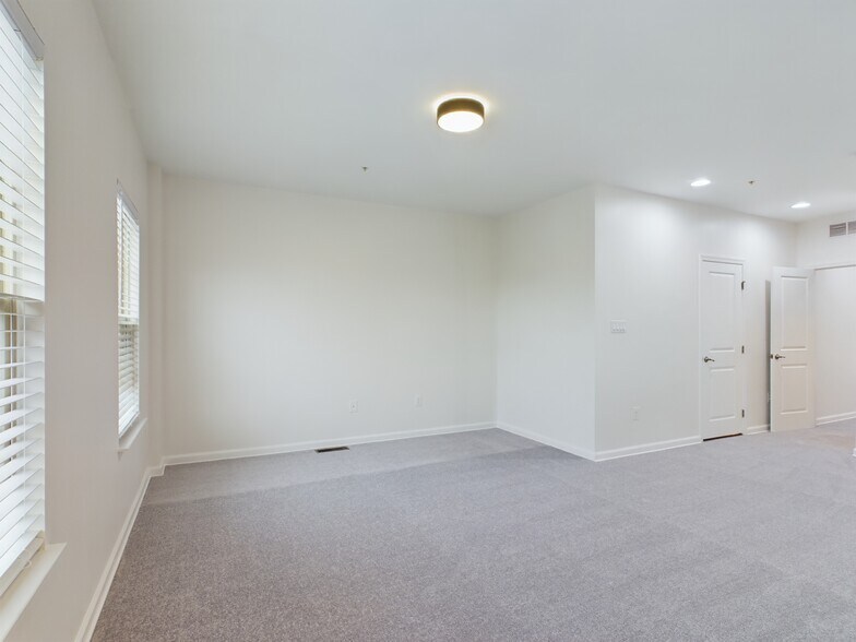 Building Photo - 6479 Jack Linton Dr S