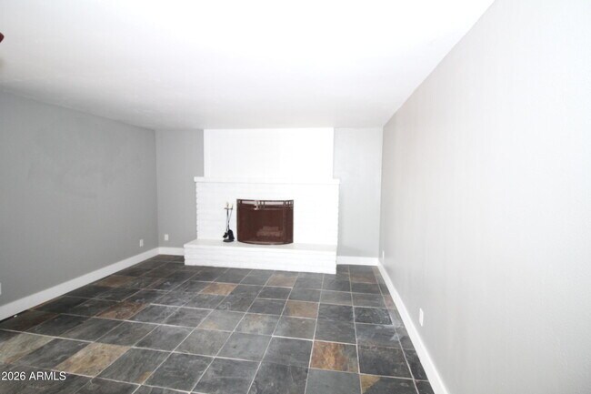 Building Photo - 1924 E Fremont Dr