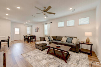 Building Photo - 728 Opossum Trl