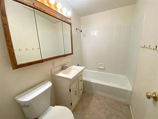 Building Photo - Pacific Grove safe home