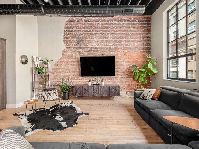 Building Photo - The Lofts at 44