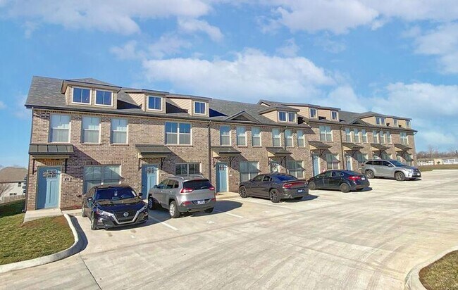 Primary Photo - 1000-102 Henry Place Blvd
