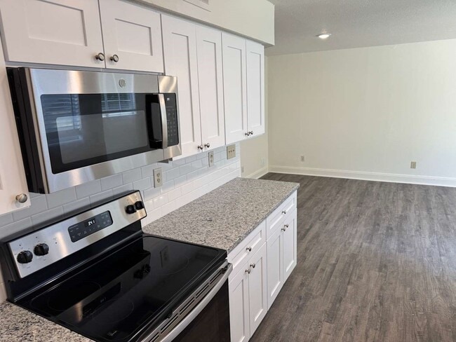 Building Photo - 7509 Creekfall Dr