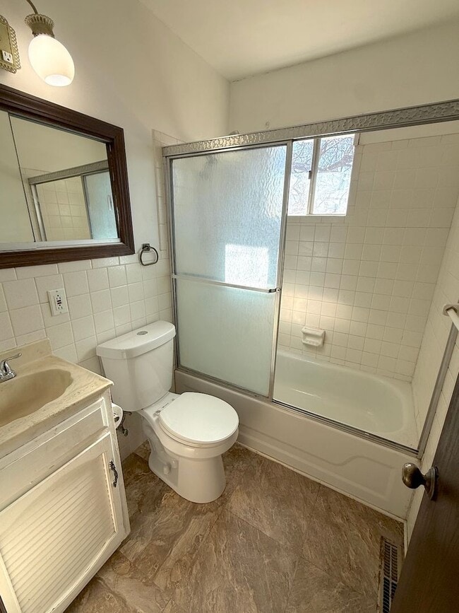 Building Photo - Four Bedroom Spacious Home Available