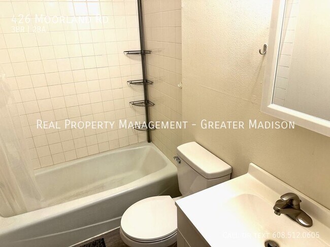 Building Photo - 3 bedroom duplex on Madison's south side w...