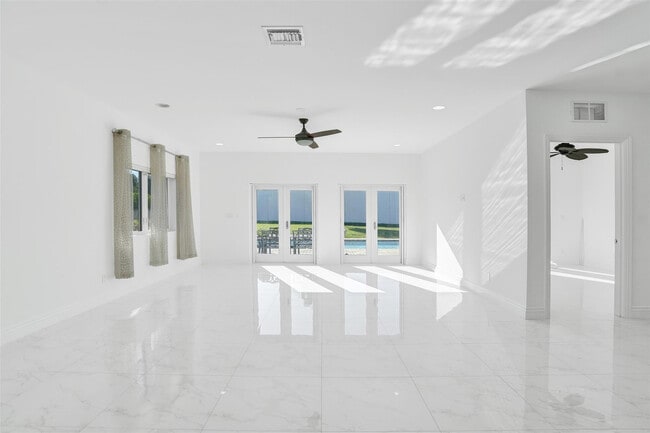 Building Photo - 26 Cayuga Rd