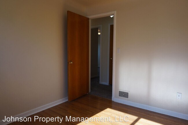 Building Photo - 3 br, 2 bath House - 2427 W. Rockwell Ave.