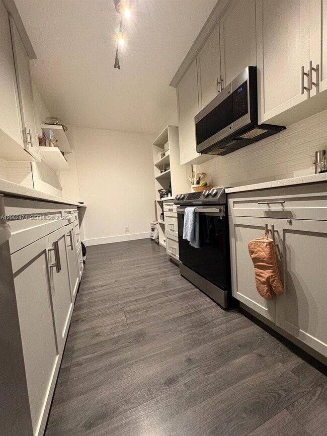 Building Photo - 4200 Hillcrest Dr