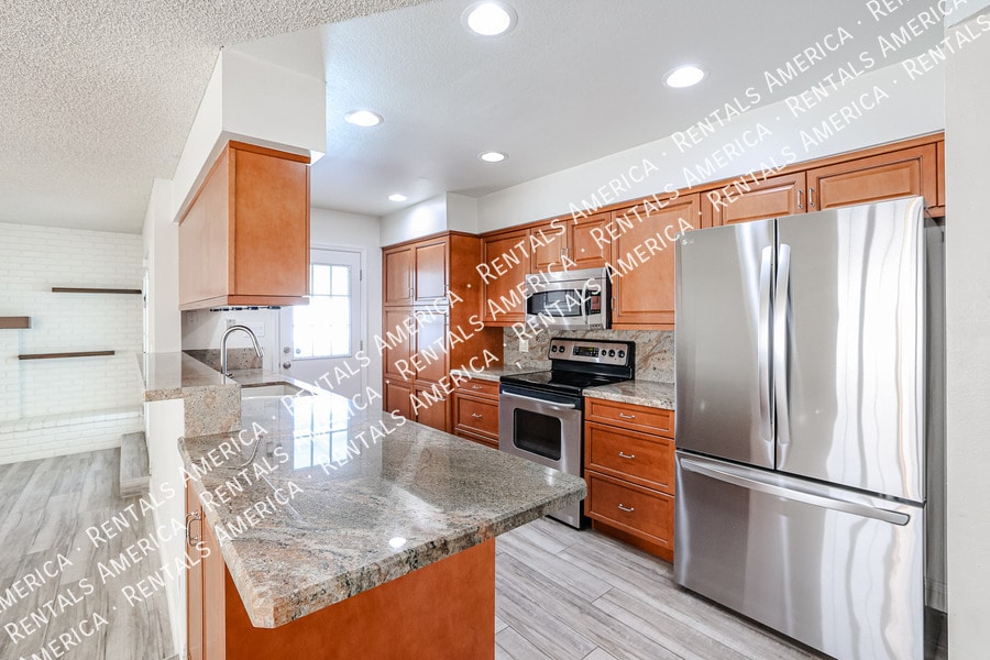 Building Photo - 10534 E Mercer Ln