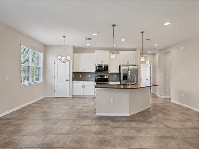 Building Photo - Unfurnished Annual Rental Available