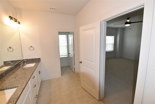 Building Photo - 4525 Lamplights Dr