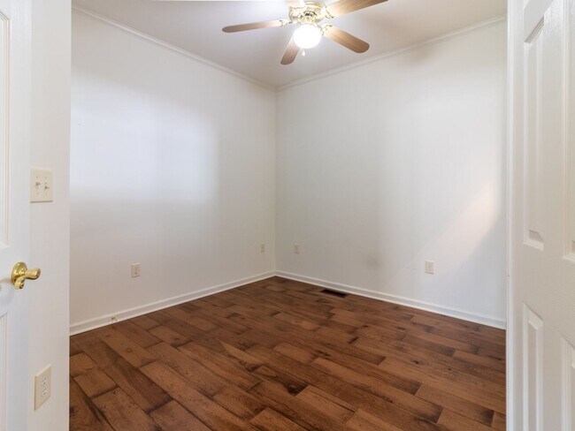 Building Photo - Single family - unfurnished - YEAR ROUND rental - Mill Pond Acres