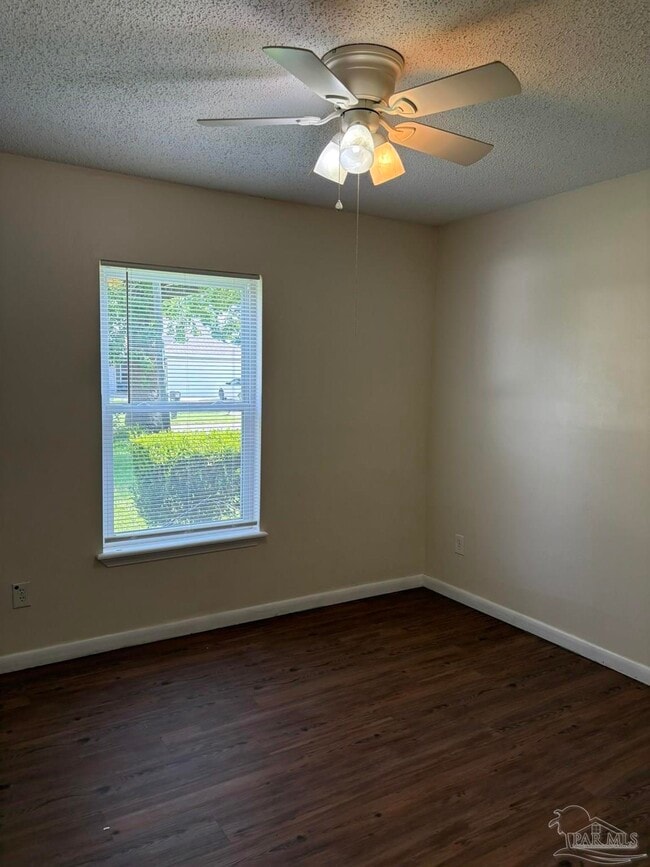 Building Photo - 3255 Maplewood Dr