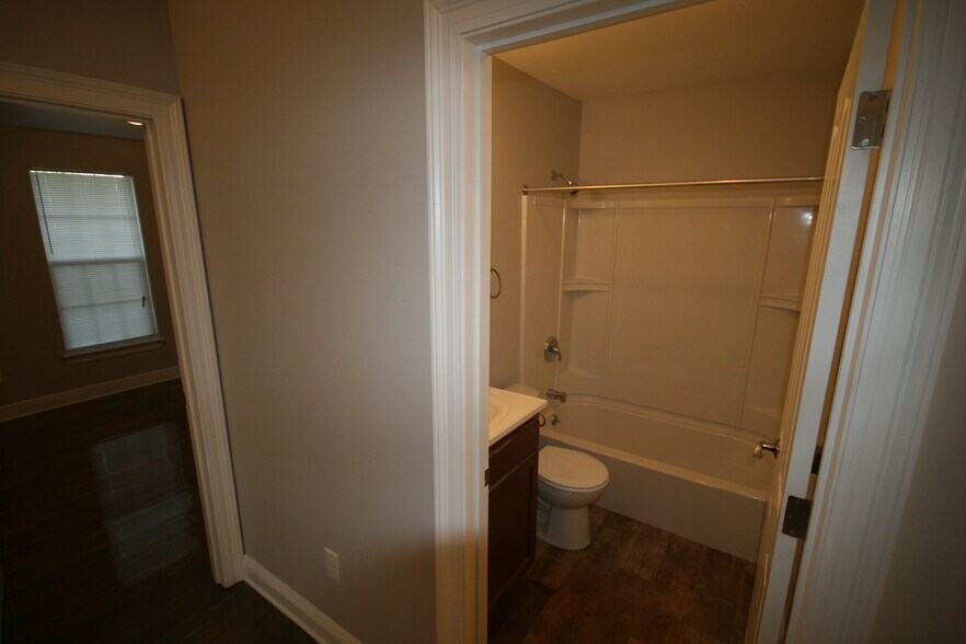 Building Photo - 718 16th St