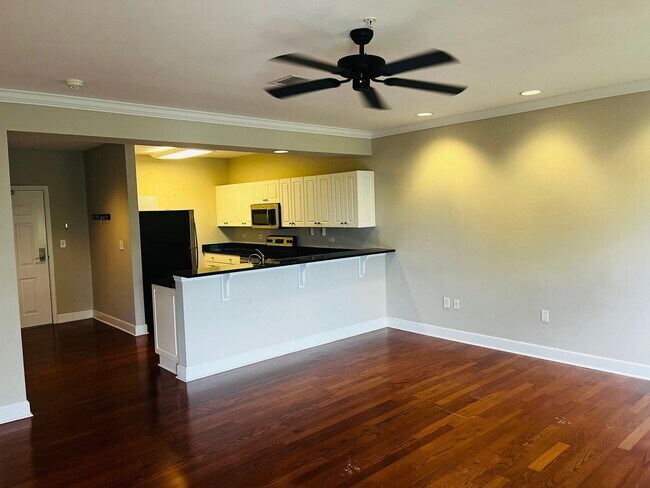 Building Photo - 1 Bed, 1 Bath at Carolina Walk - Steps from Williams Brice Stadium!