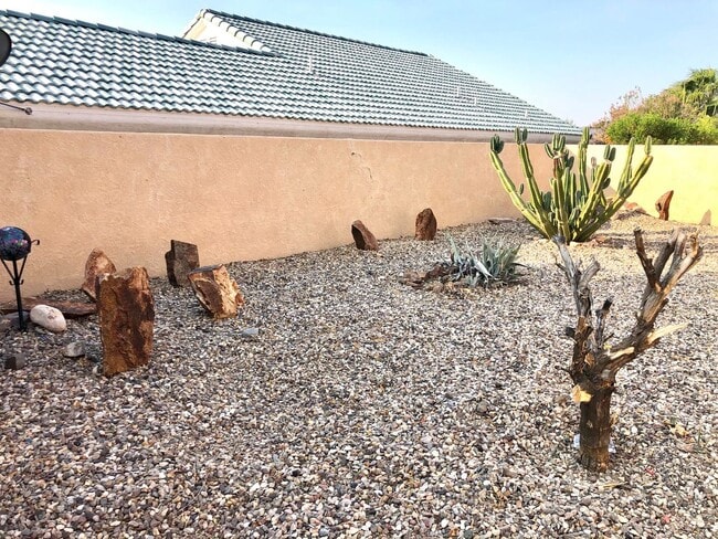 Building Photo - Beautiful 2 Bedroom, 2 bathroom Home in El Camino Village!