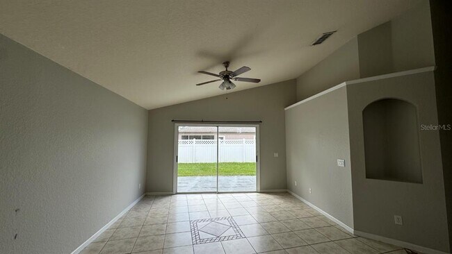 Building Photo - 2916 White Cedar Cir