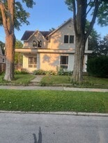 Building Photo - 208 N Oak St
