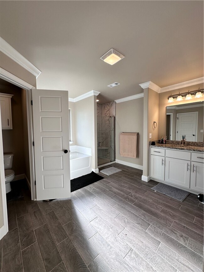 Building Photo - 1030 Winesap Dr