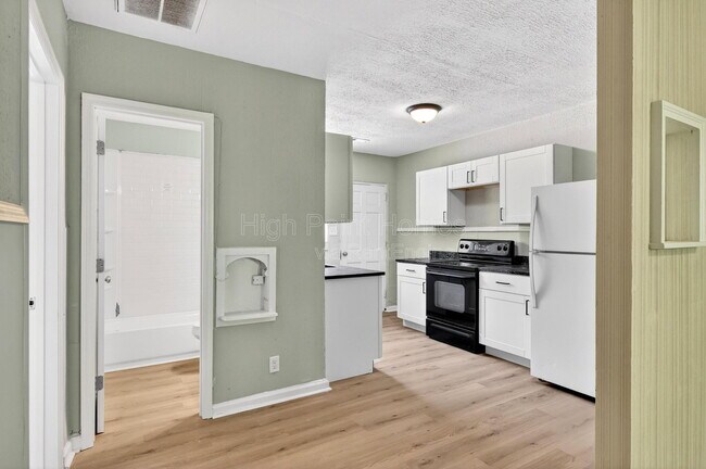 Building Photo - 437 Carver Ln