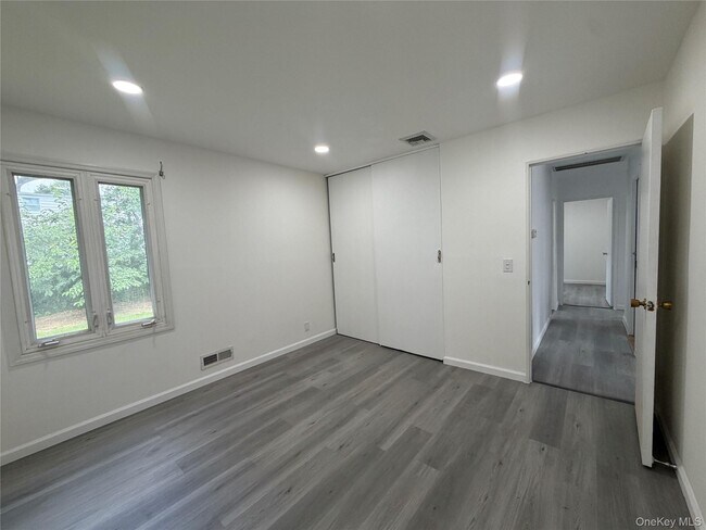 Building Photo - 3 Grand Haven Dr