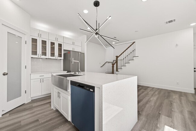 Building Photo - 5304 Lynnfield St