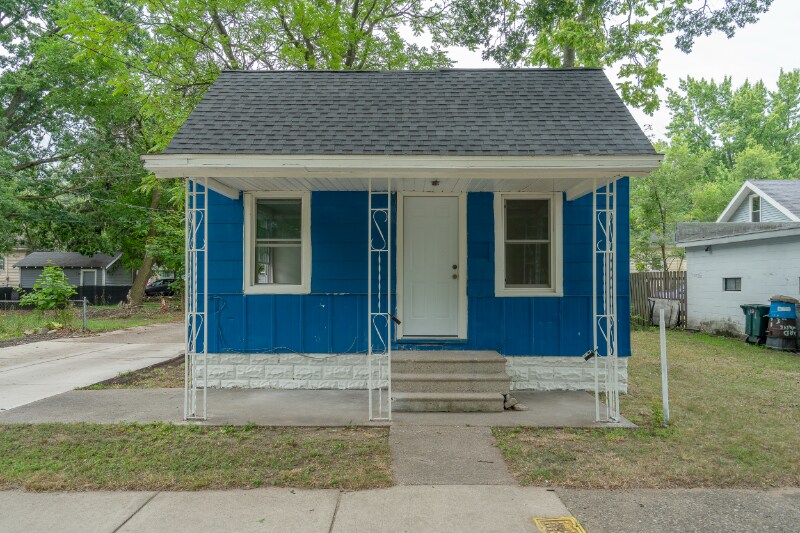 Primary Photo - 419 E Forest Ave