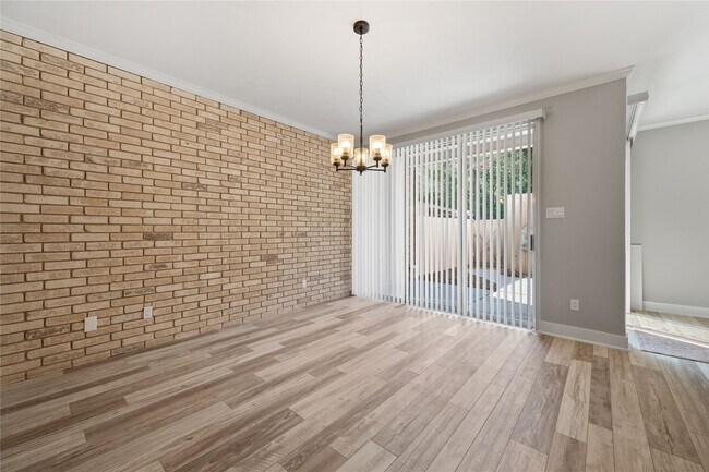 Building Photo - 2113 Lake Village Dr