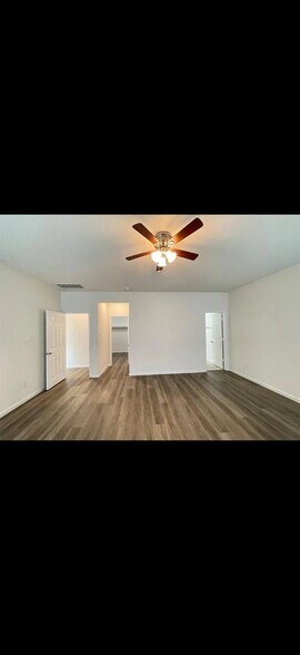 Building Photo - 28519 Willow Orchard Ln