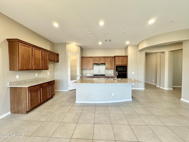 Building Photo - 2575 S Quaintance St