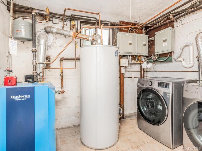 Building Photo - 2096 Central Park Ave