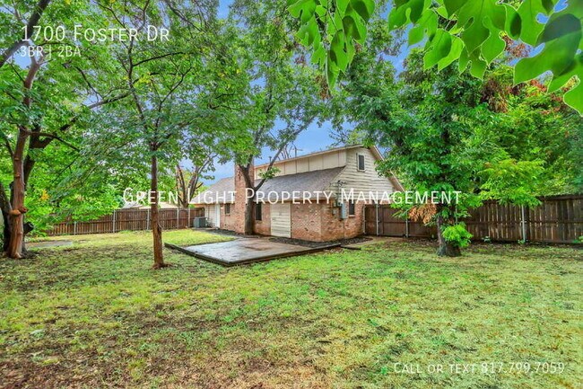 Building Photo - 1700 Foster Dr