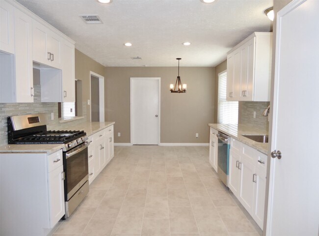 Building Photo - 21311 Park Mt Dr