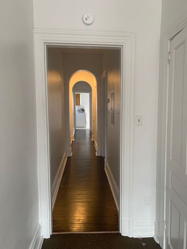 Building Photo - Downtown 1 Bedroom 2nd Floor-York City SD