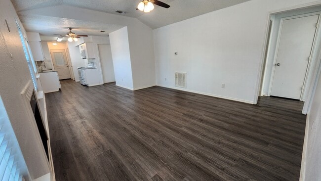 Building Photo - 2519 Lido Ln