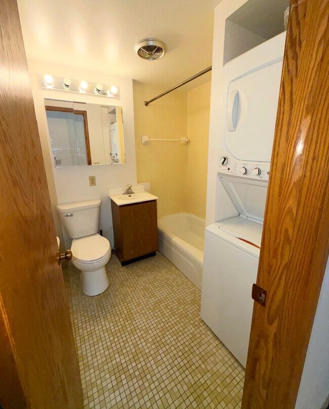 Building Photo - 221 Nautilus Dr