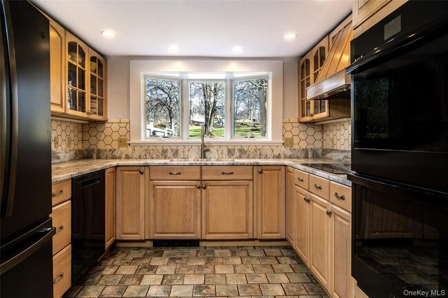 Building Photo - 163 East St