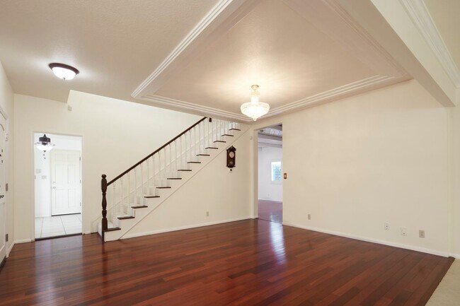 Building Photo - 1430 Lovell Ave