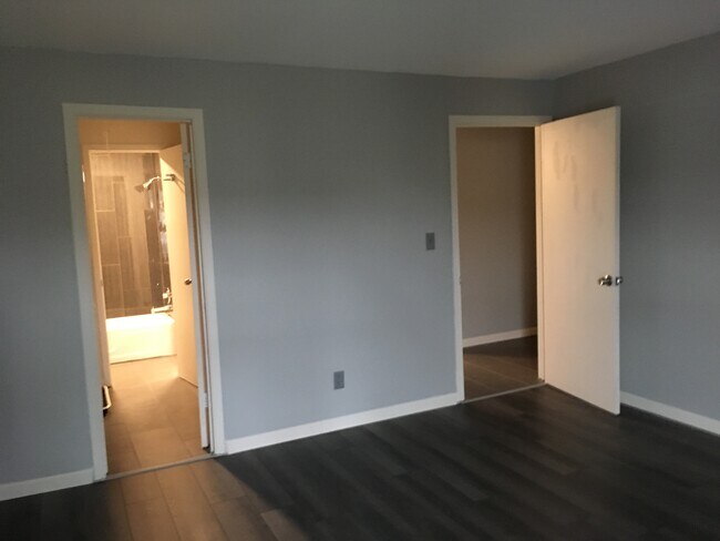 Building Photo - 1450 Cliff Ct