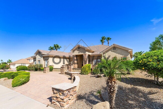 Building Photo - 4432 E Ford Ave