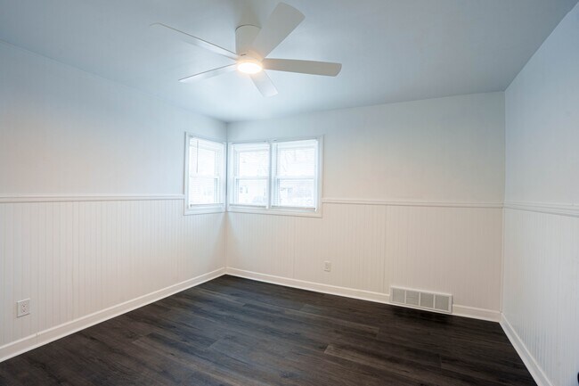 Building Photo - 361 Adams Ct