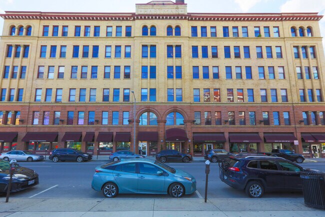 Primary Photo - 150 E Main St