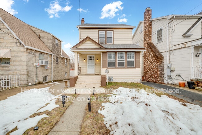 Building Photo - 11 Cedar St