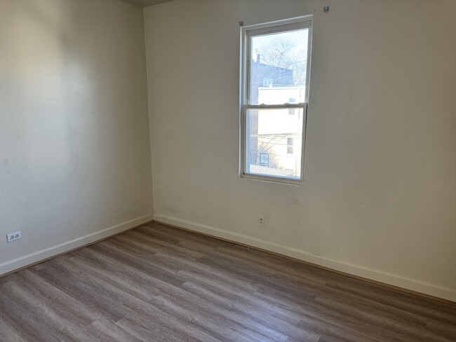Building Photo - 7321 S St Lawrence Ave