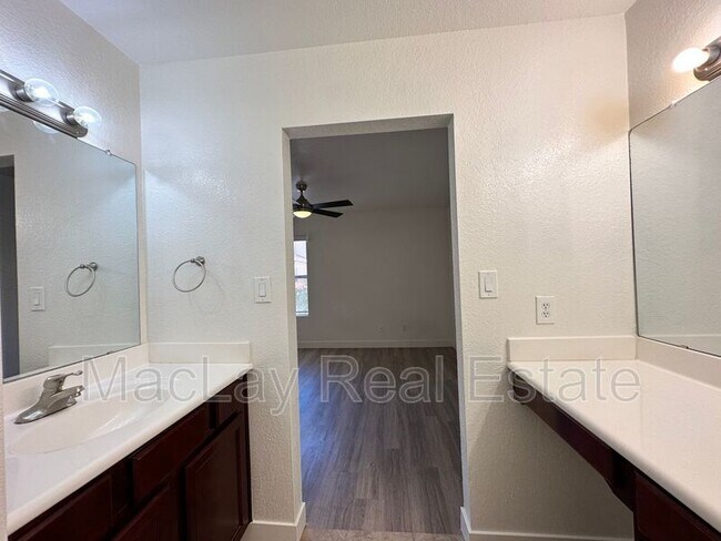 Building Photo - 8787 E Mountain View Rd