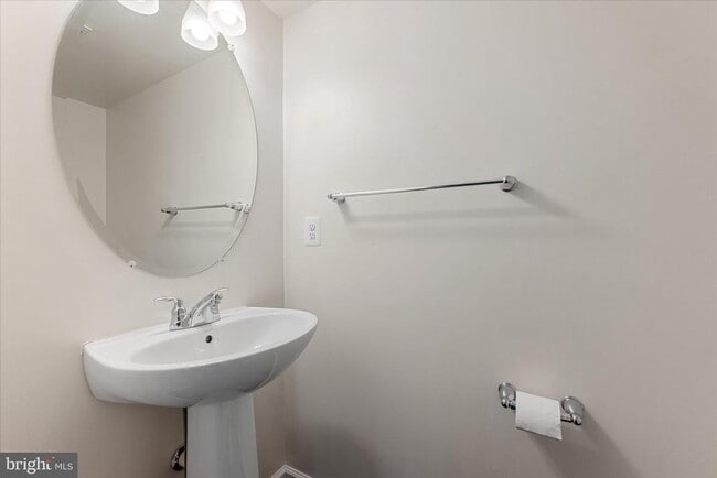 Building Photo - 109 Sequoia Dr