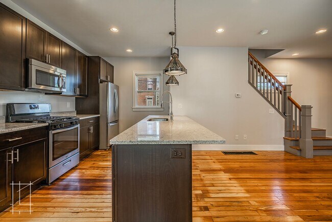 Building Photo - Available Now: One Month Free Rent!